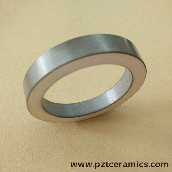 Elemento anello in ceramica piezoelettrico